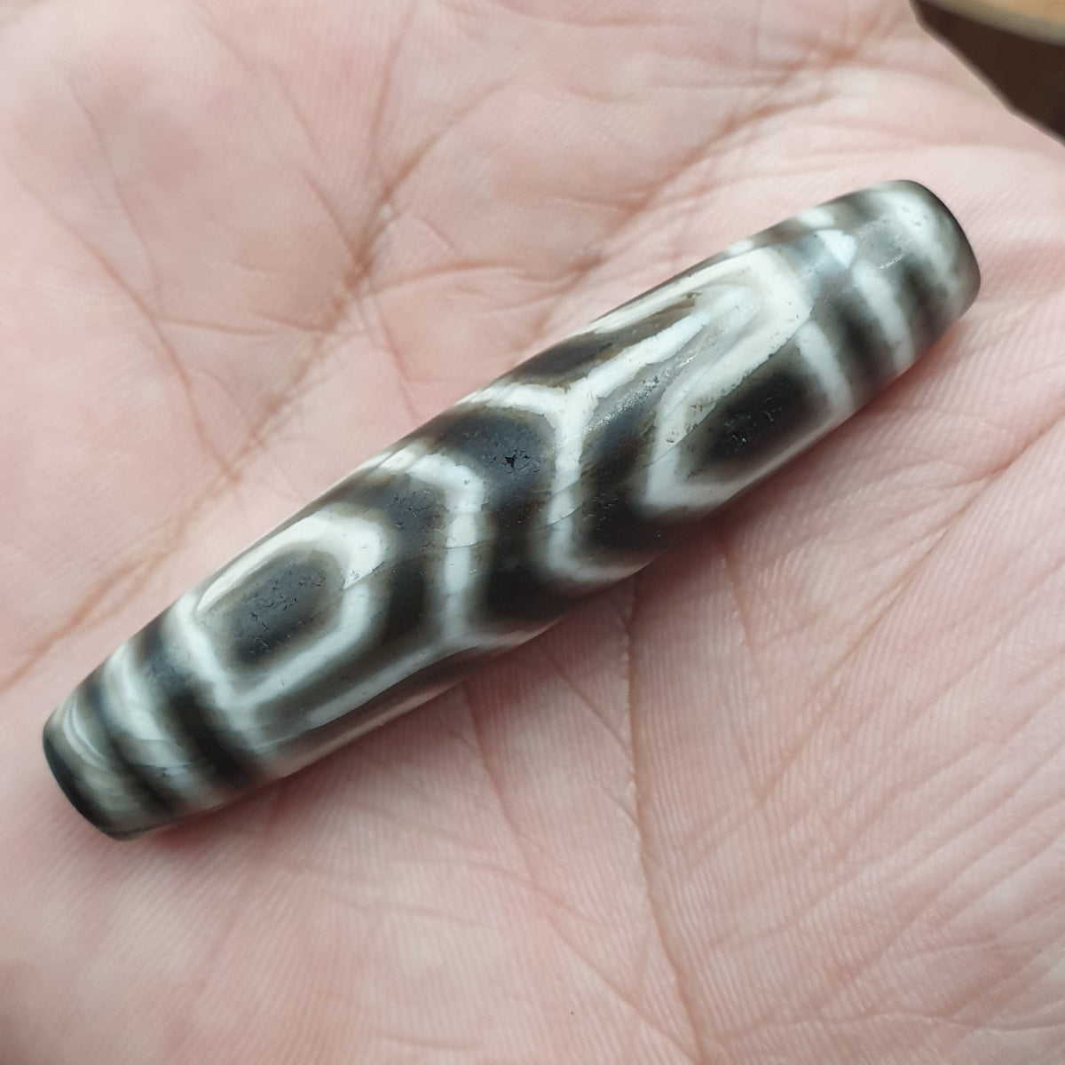 Amulette Dzi en agathe tibétaine de l'Himalaya, qualité antique supérieure, motif unique