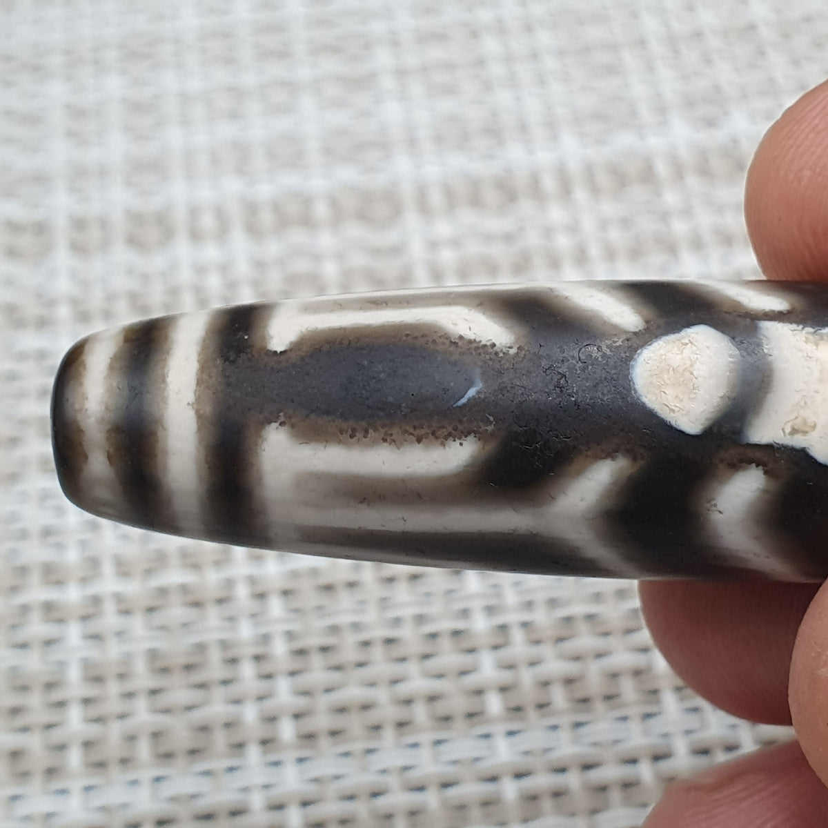 Amulette Dzi en agathe tibétaine de l'Himalaya, qualité antique supérieure, motif unique