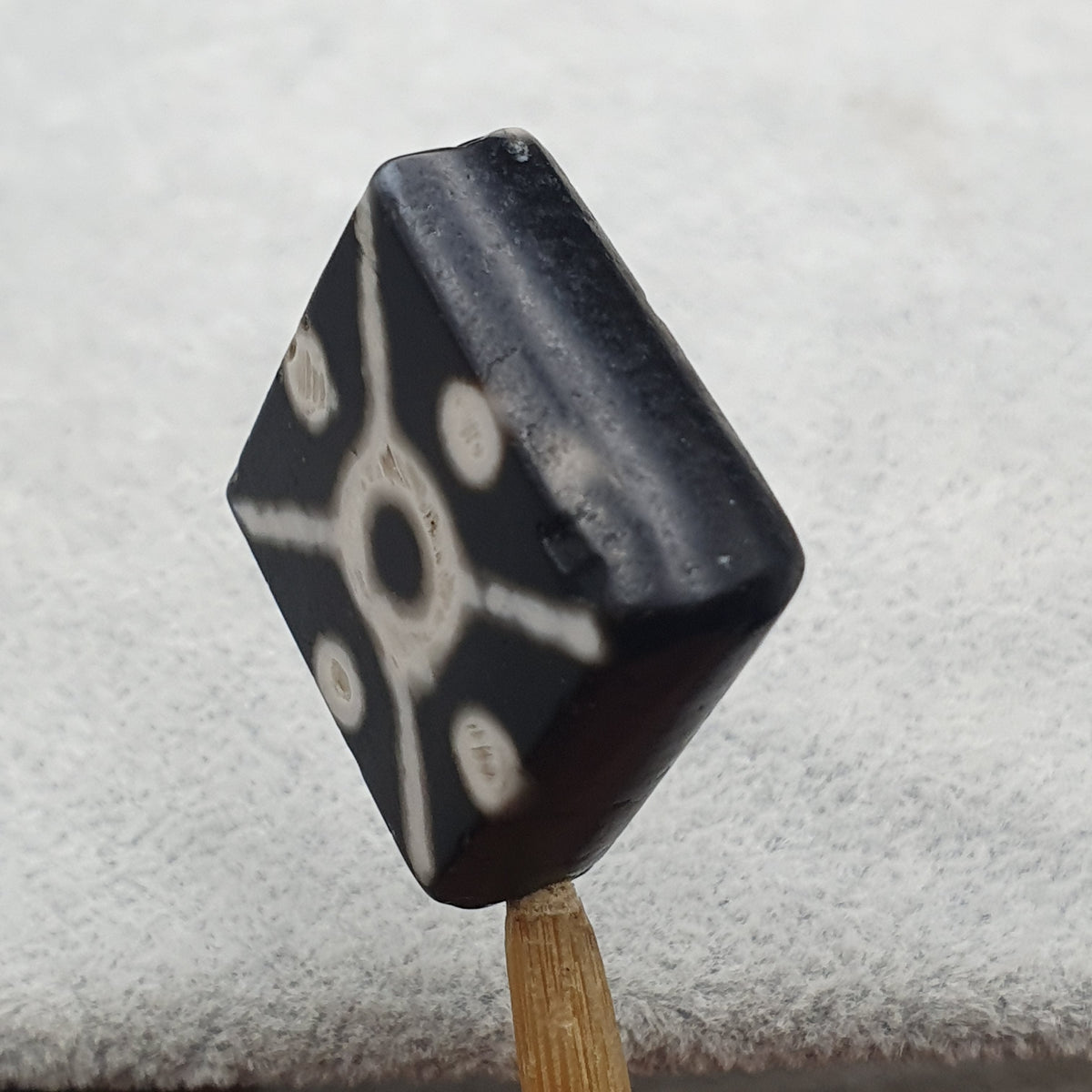 Seltene antike tibetische Dzi-Perle aus Himalaya-Achat mit 10 Augen und quadratischer Form