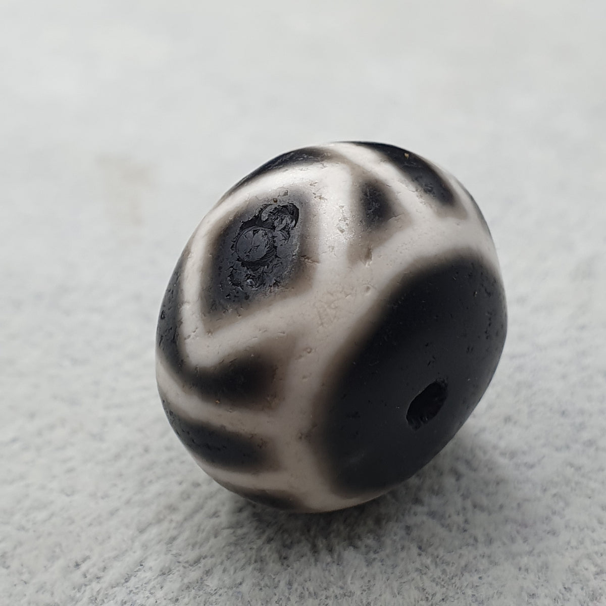 Perle d'Agate Tibétaine Himalayenne Antique de Qualité Supérieure avec Motif Yeux Unique 22,1 X 15mm