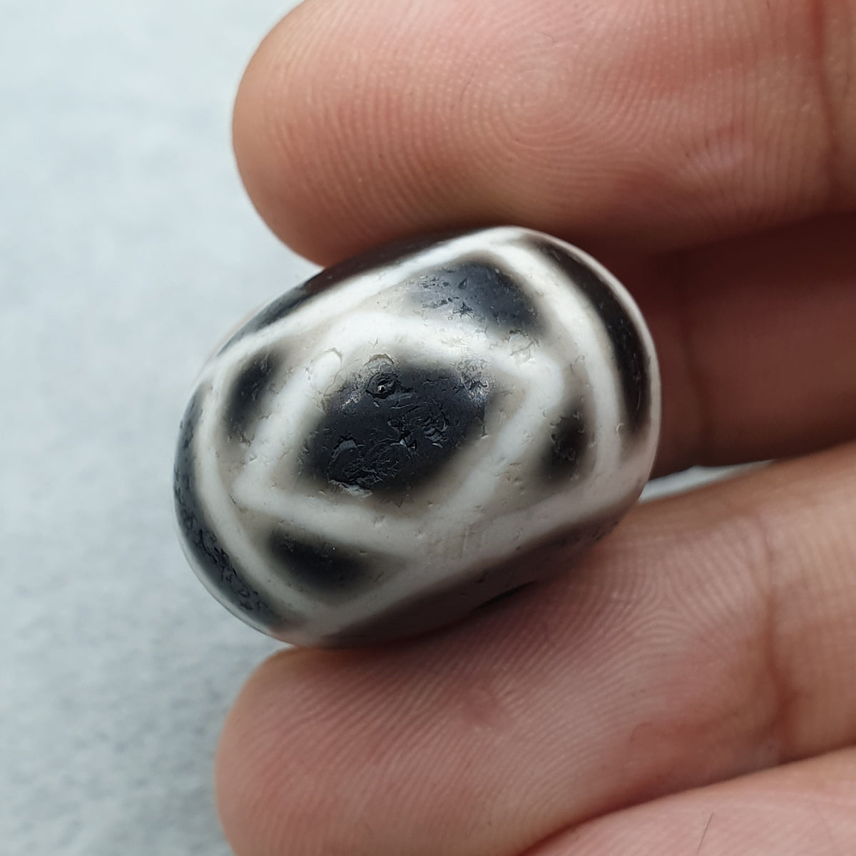 Perle d'Agate Tibétaine Himalayenne Antique de Qualité Supérieure avec Motif Yeux Unique 22,1 X 15mm