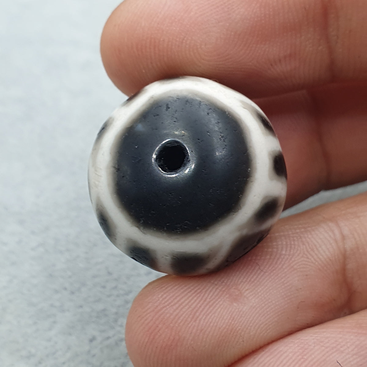 Perle d'Agate Tibétaine Himalayenne Antique de Qualité Supérieure avec Motif Yeux Unique 22,1 X 15mm