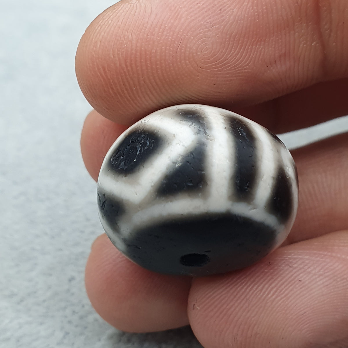 Perle d'Agate Tibétaine Himalayenne Antique de Qualité Supérieure avec Motif Yeux Unique 22,1 X 15mm