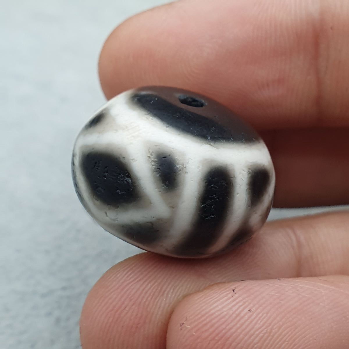 Perle d'Agate Tibétaine Himalayenne Antique de Qualité Supérieure avec Motif Yeux Unique 22,1 X 15mm