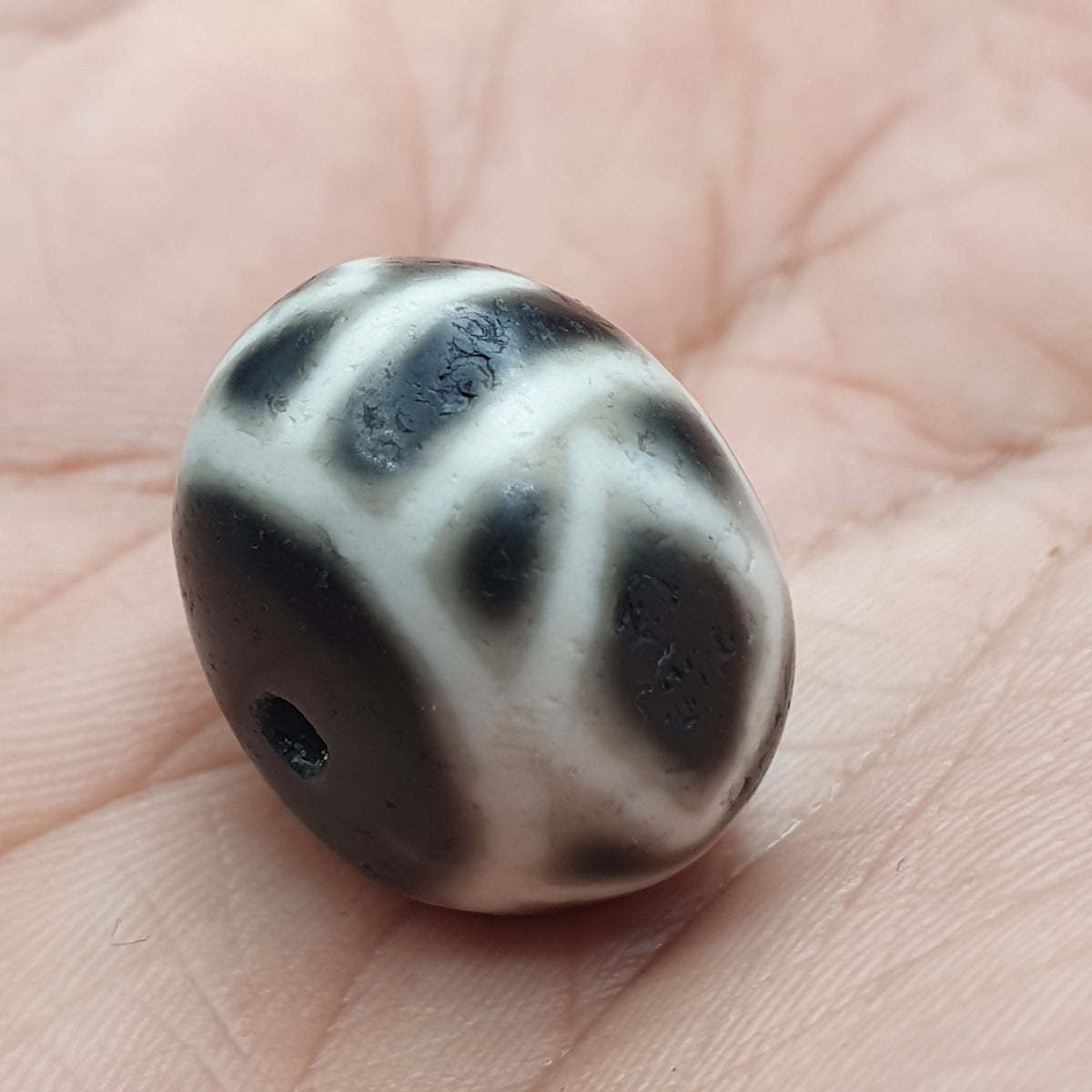 Perle d'Agate Tibétaine Himalayenne Antique de Qualité Supérieure avec Motif Yeux Unique 22,1 X 15mm