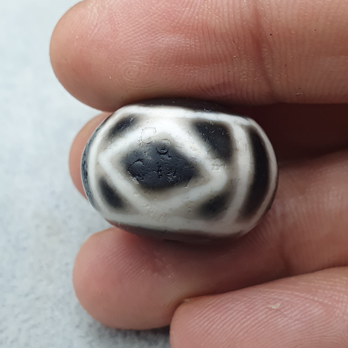 Perle d'Agate Tibétaine Himalayenne Antique de Qualité Supérieure avec Motif Yeux Unique 22,1 X 15mm