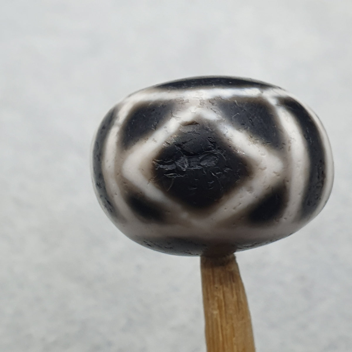 Perle d'Agate Tibétaine Himalayenne Antique de Qualité Supérieure avec Motif Yeux Unique 22,1 X 15mm