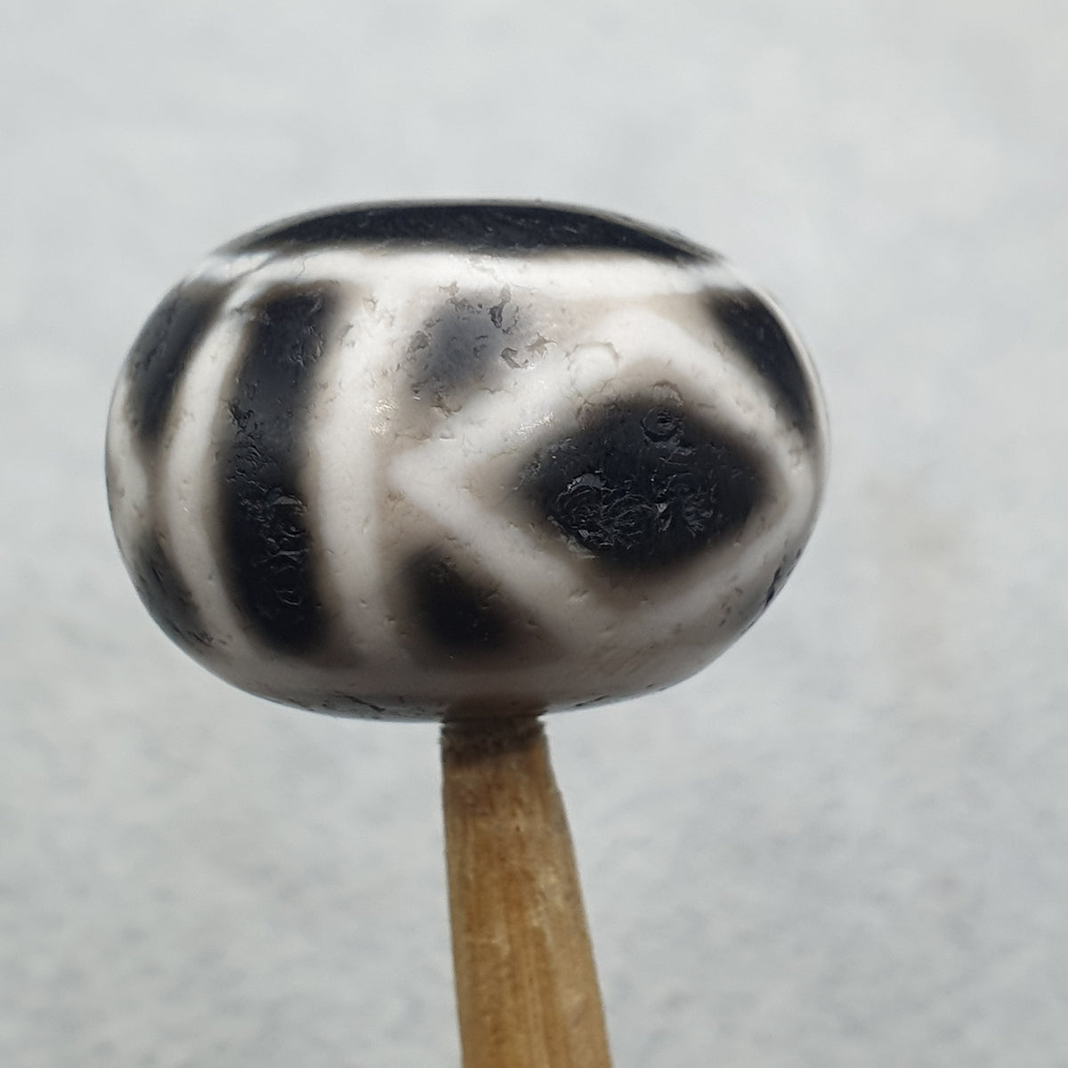Perle d'Agate Tibétaine Himalayenne Antique de Qualité Supérieure avec Motif Yeux Unique 22,1 X 15mm