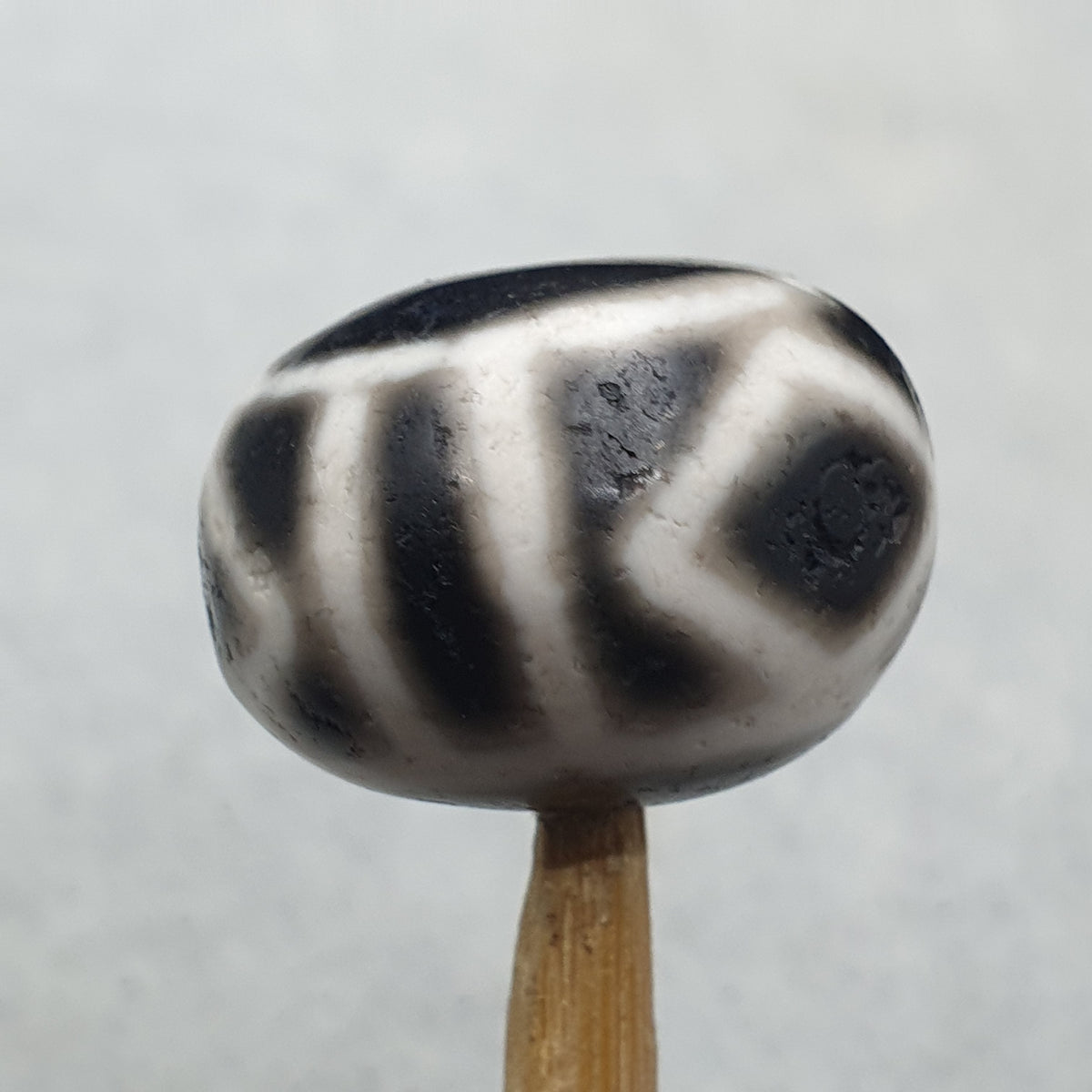 Perle d'Agate Tibétaine Himalayenne Antique de Qualité Supérieure avec Motif Yeux Unique 22,1 X 15mm