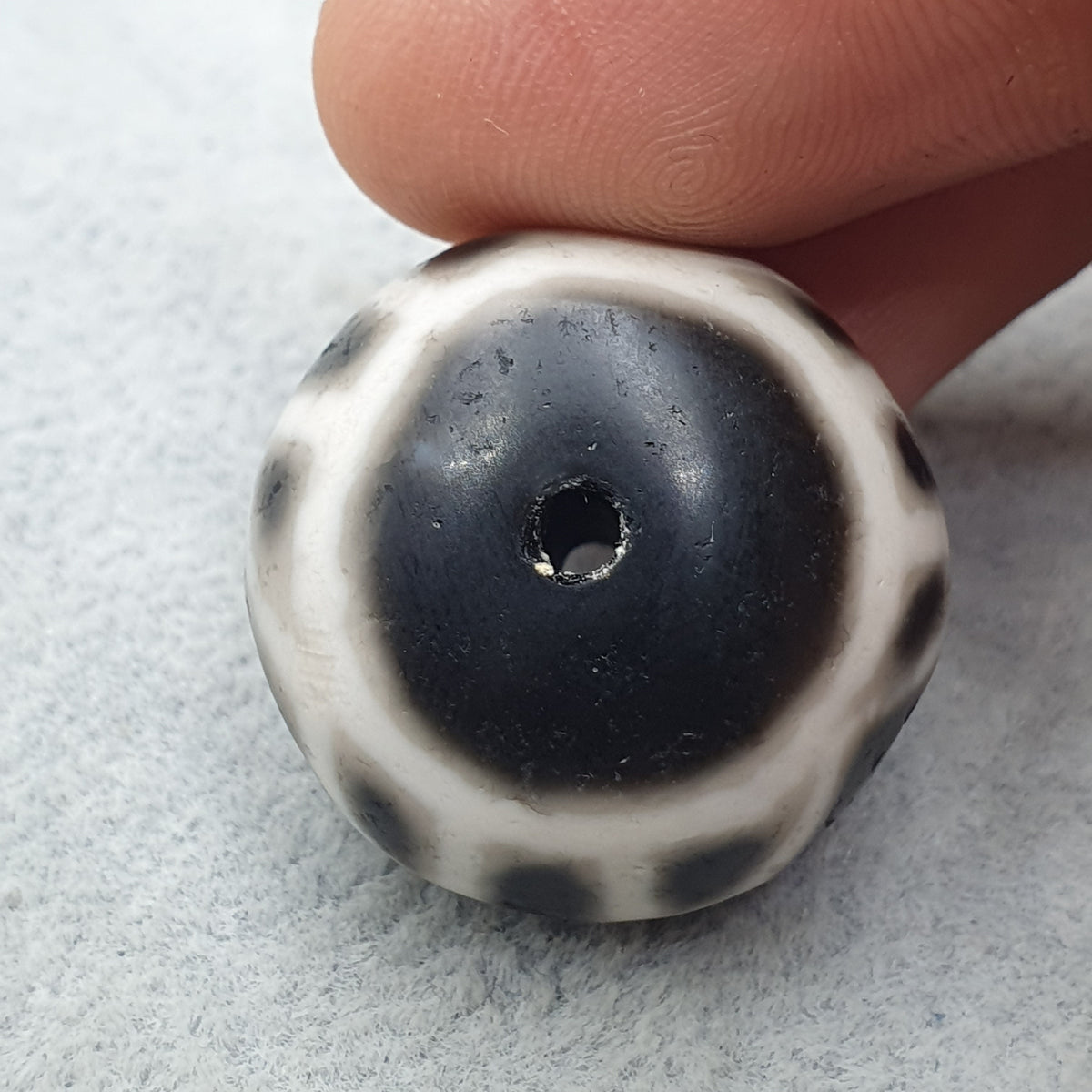 Perle d'Agate Tibétaine Himalayenne Antique de Qualité Supérieure avec Motif Yeux Unique 22,1 X 15mm