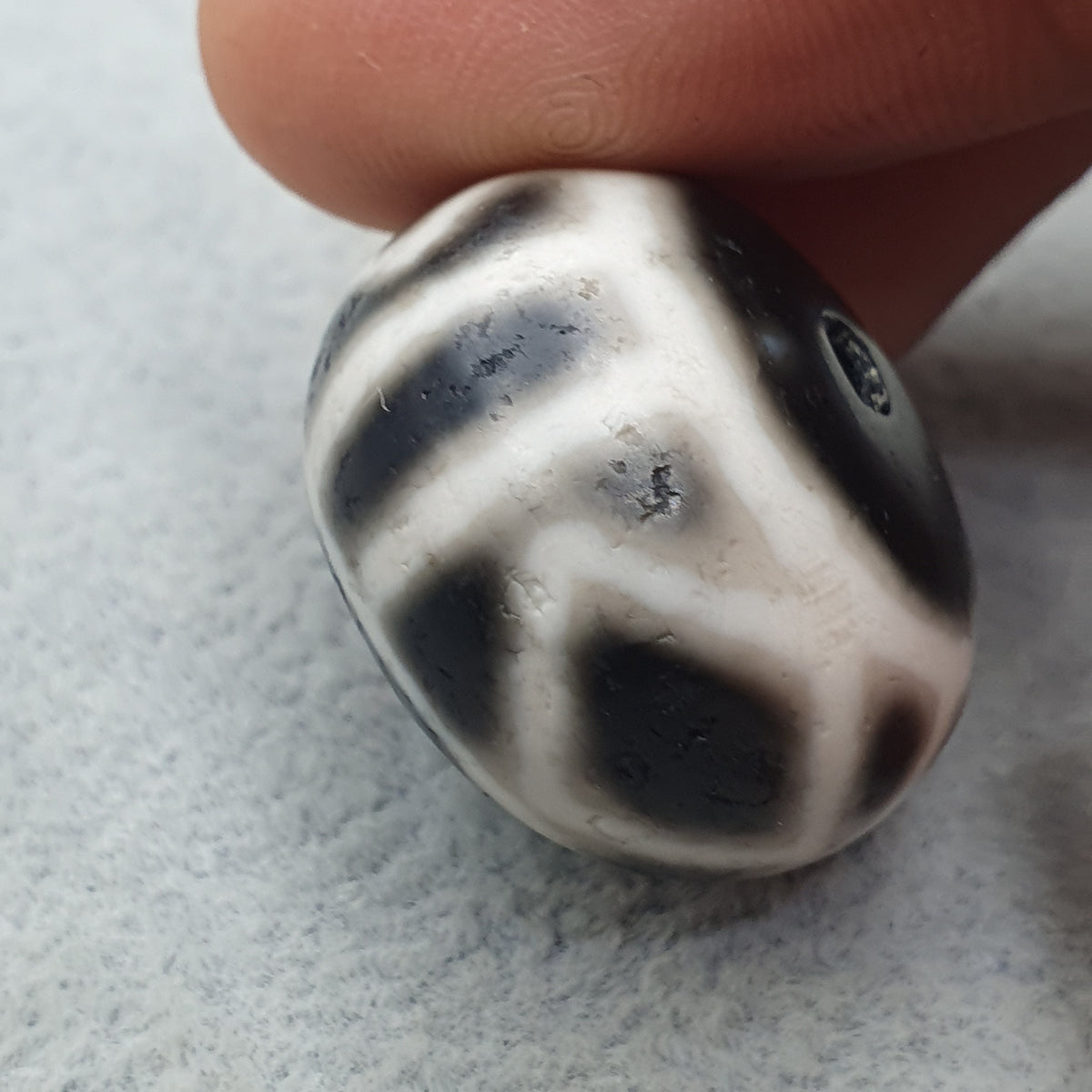 Perle d'Agate Tibétaine Himalayenne Antique de Qualité Supérieure avec Motif Yeux Unique 22,1 X 15mm