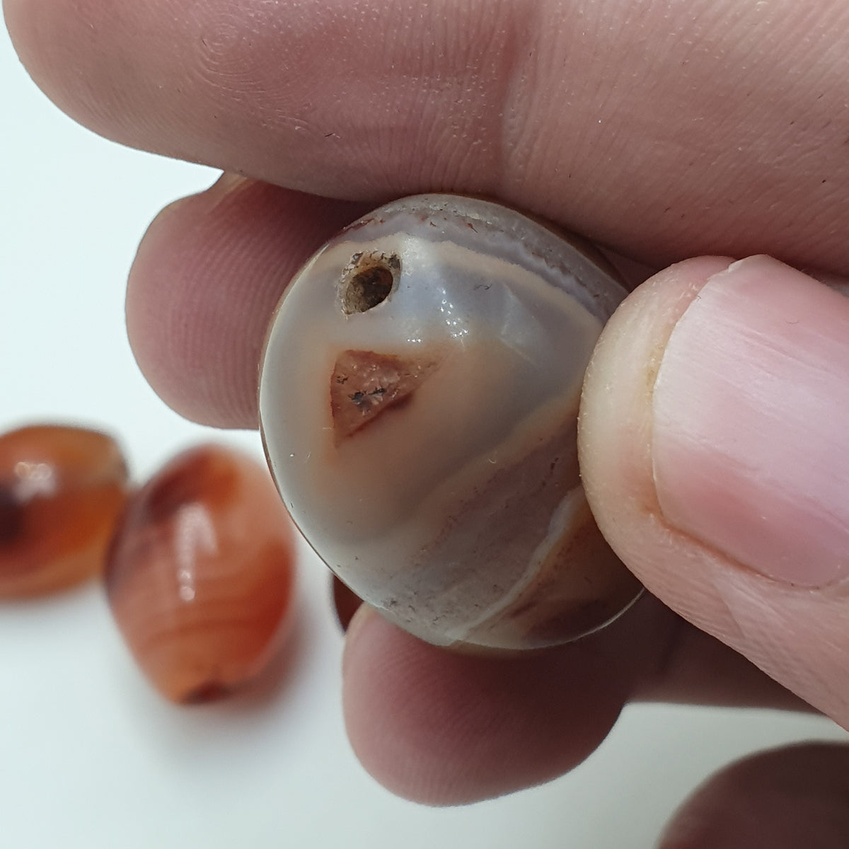 Lot de 4 perles vintage en agate cornaline naturelle motif "yeux"