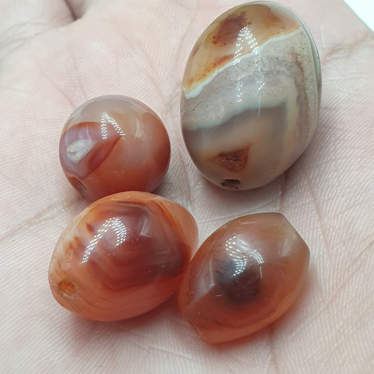 Lot de 4 perles vintage en agate cornaline naturelle motif "yeux"