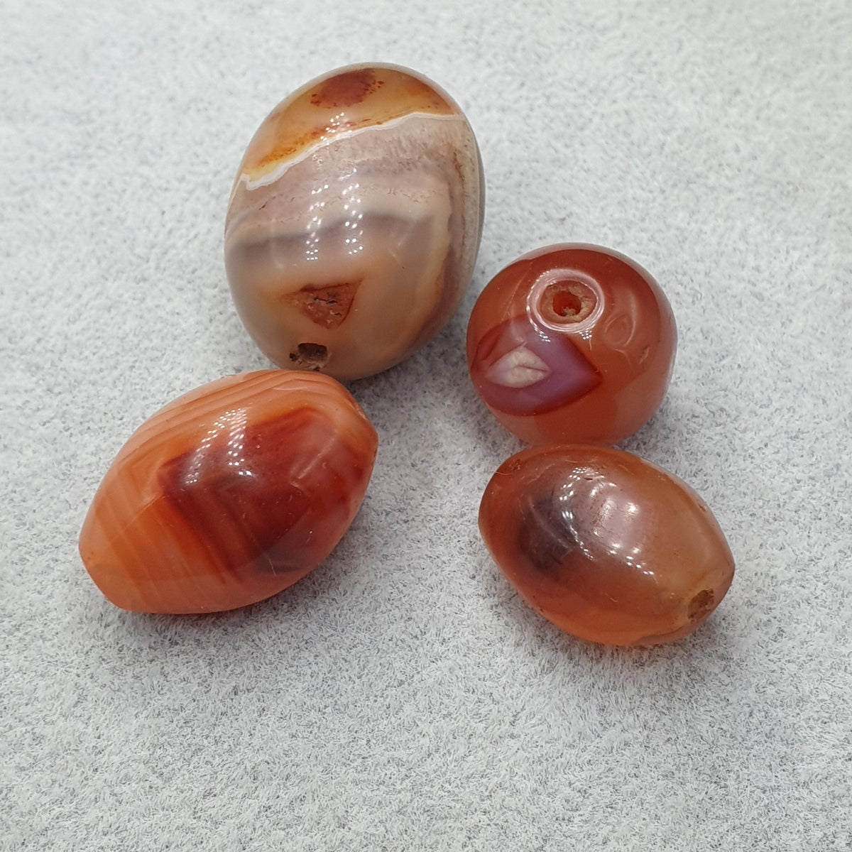 Lot de 4 perles vintage en agate cornaline naturelle motif "yeux"