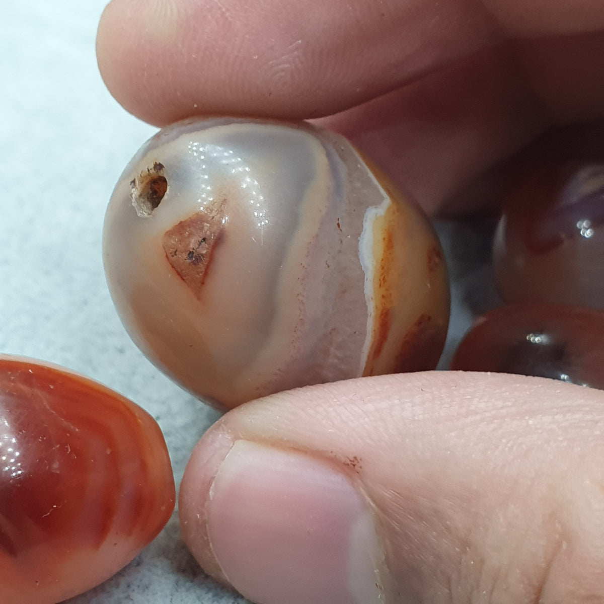 Lot de 4 perles vintage en agate cornaline naturelle motif "yeux"