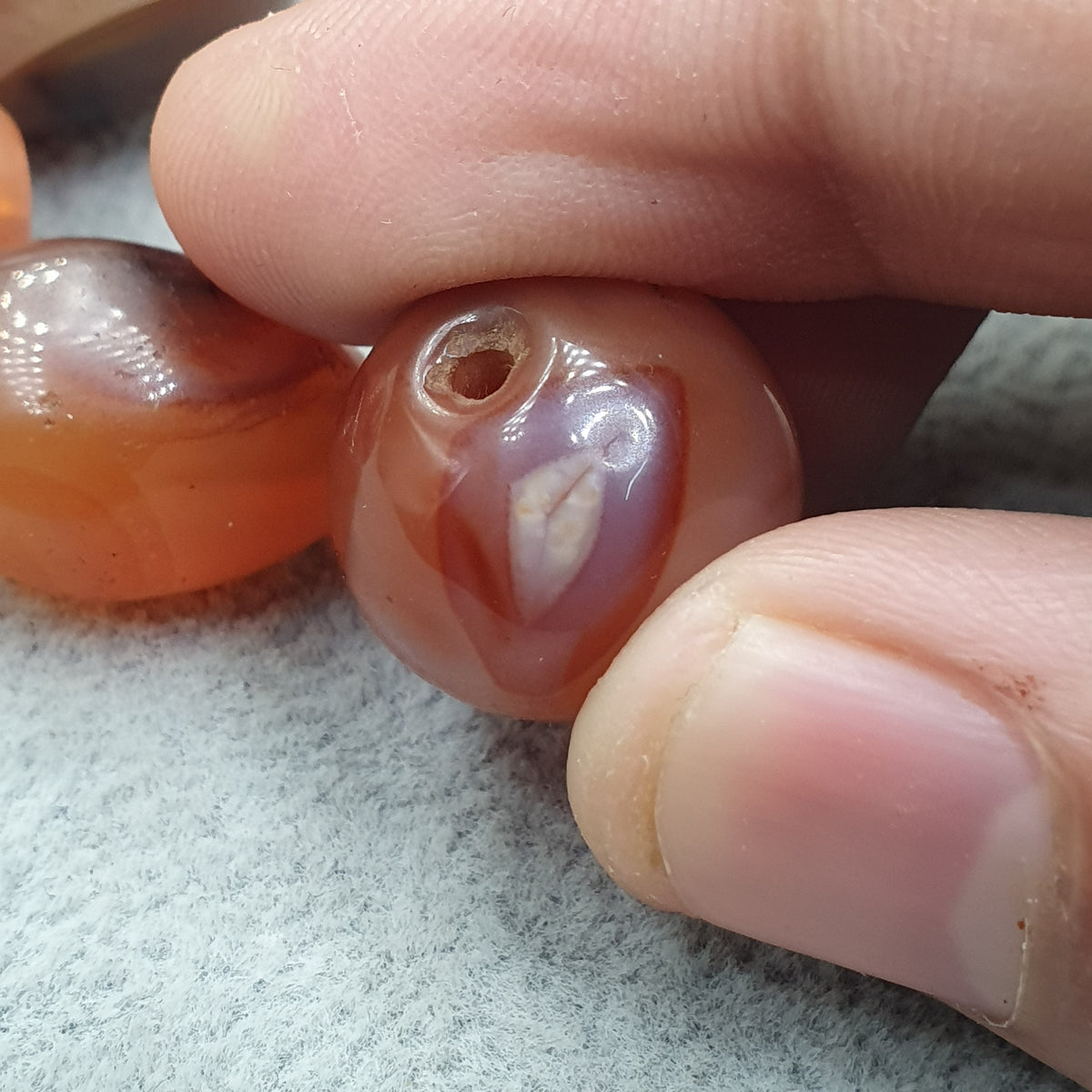 Lot de 4 perles vintage en agate cornaline naturelle motif "yeux"