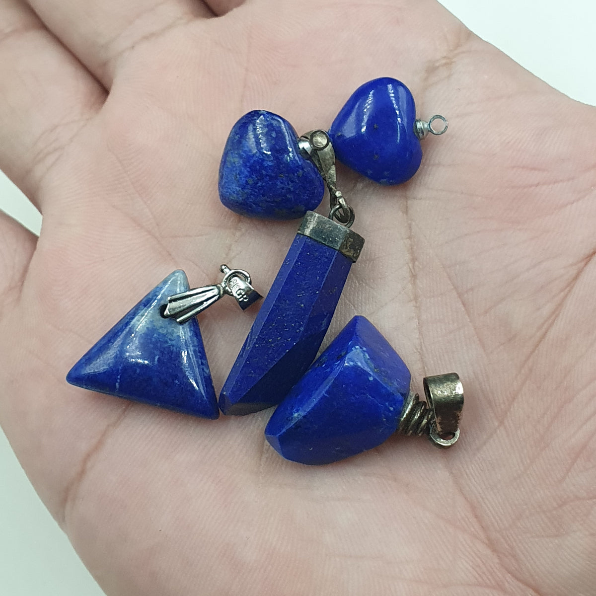 Lot de 11 pendentifs vintage en laiton et argent sertis de pierres mixtes