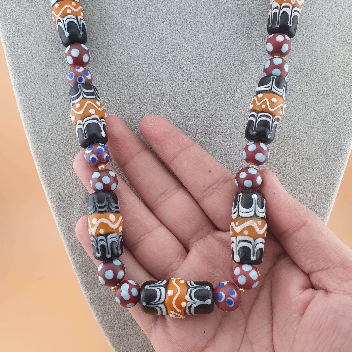 Collier de perles en verre de style vénitien vintage Furet et yeux 61 cm