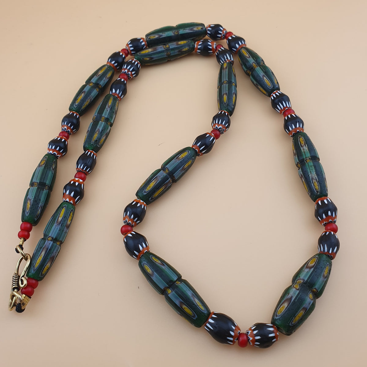 Collier de perles de verre Gabri Eyes et de perles de verre chevron style vénitien vintage de 61 cm