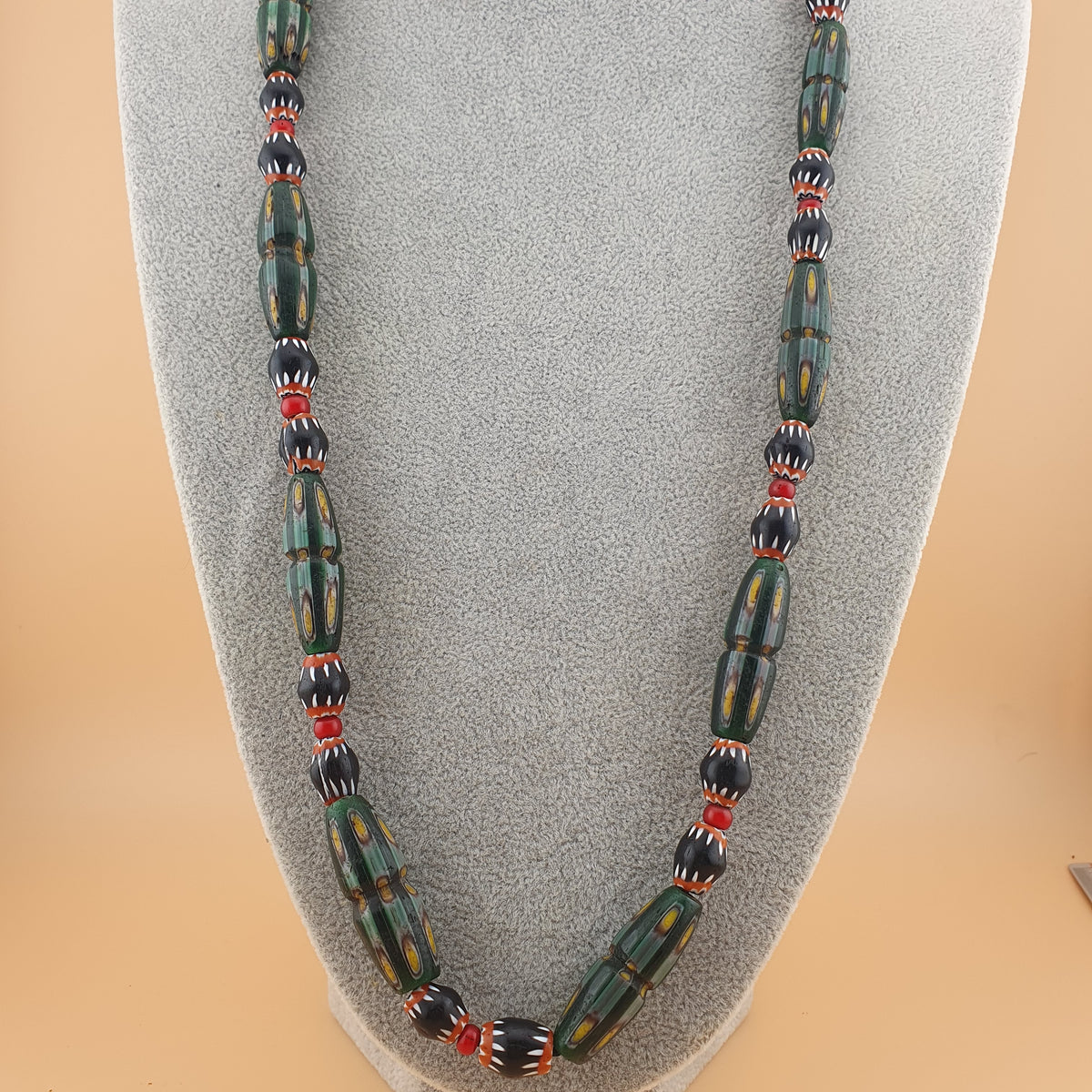 Collier de perles de verre Gabri Eyes et de perles de verre chevron style vénitien vintage de 61 cm