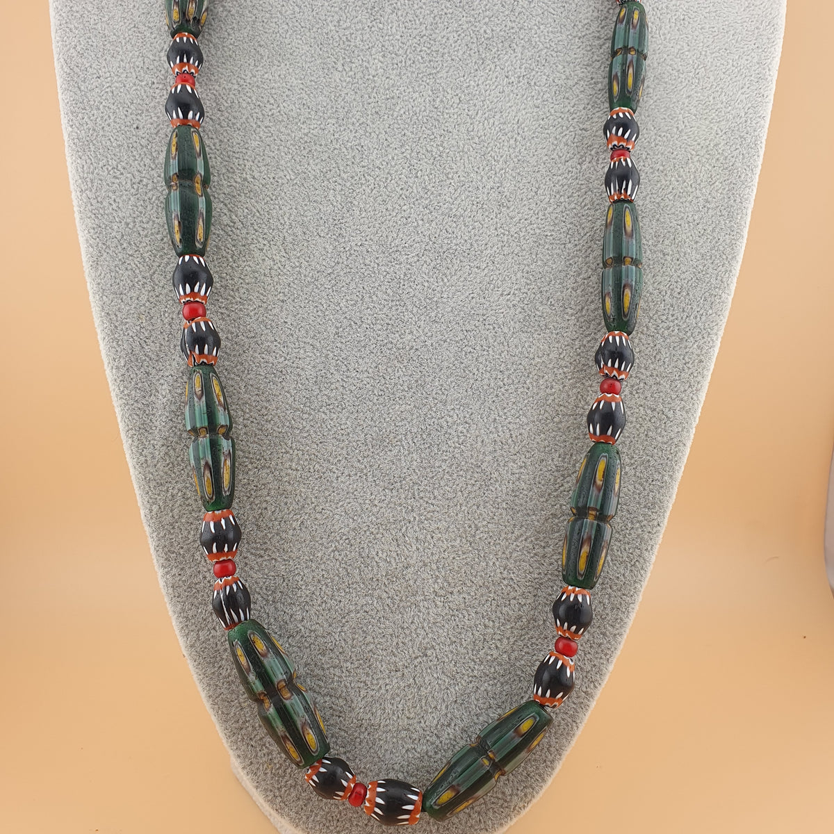 Collier de perles de verre Gabri Eyes et de perles de verre chevron style vénitien vintage de 61 cm