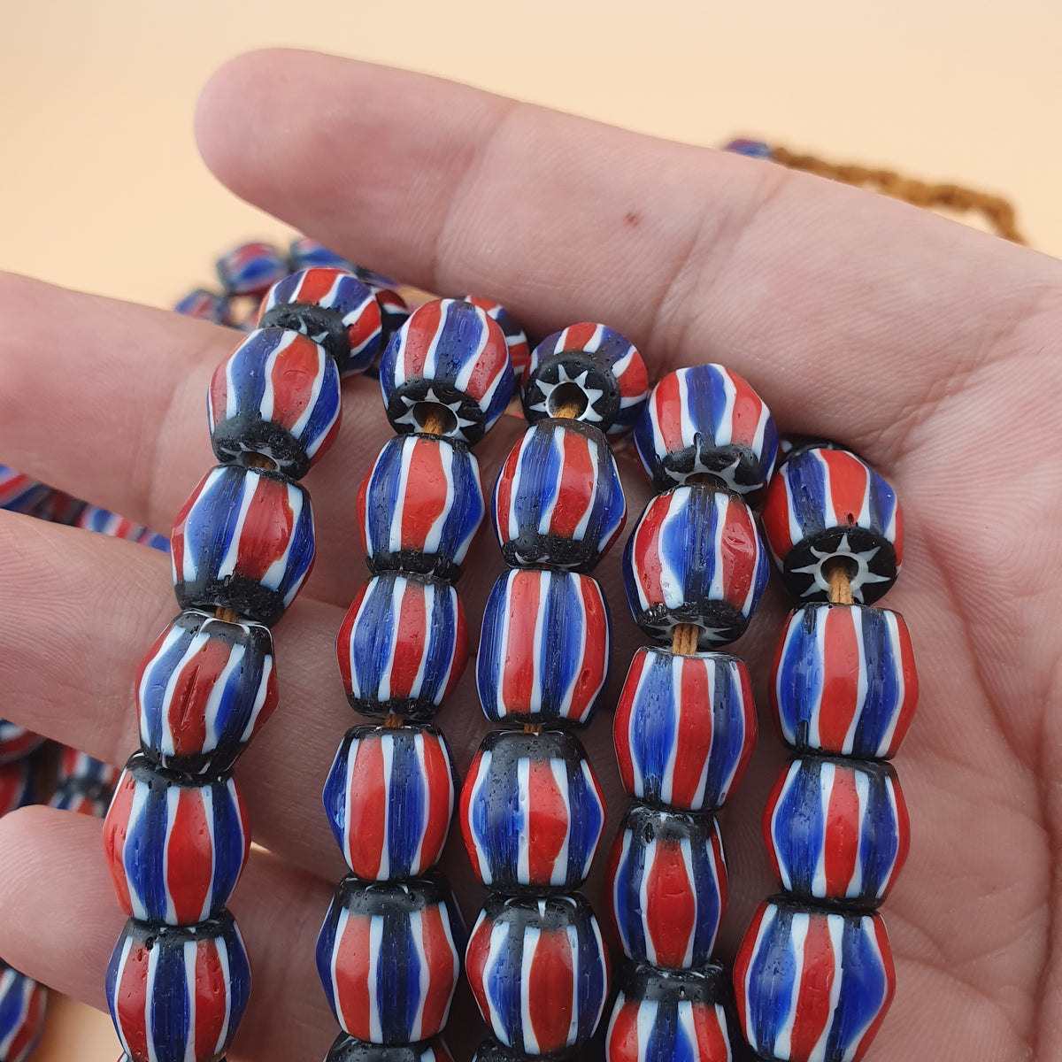 Colliers de perles de verre multicouches de style vénitien vintage, motif chevrons, 60 cm