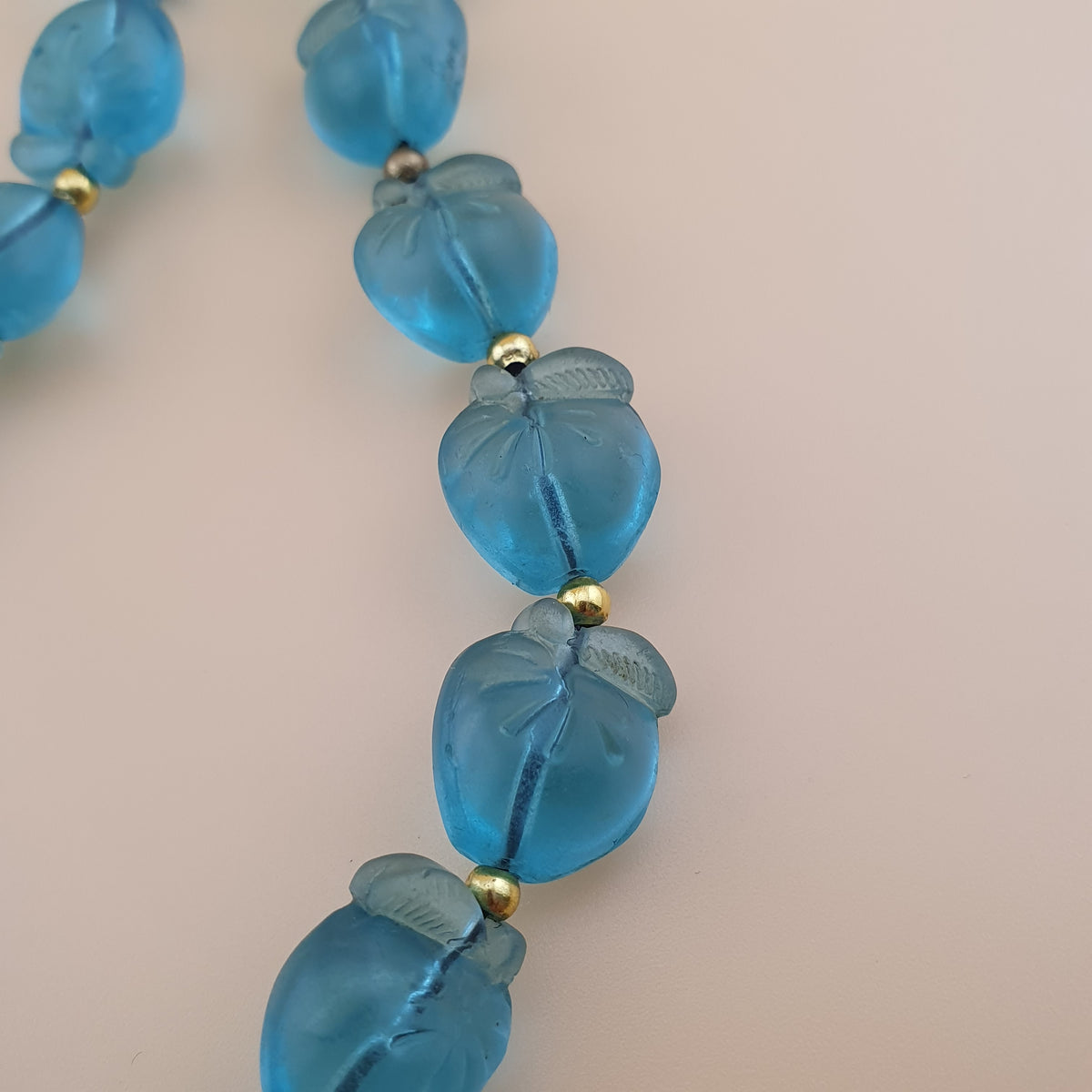 Collier vintage perles de verre style africain forme pomme 22 pouces