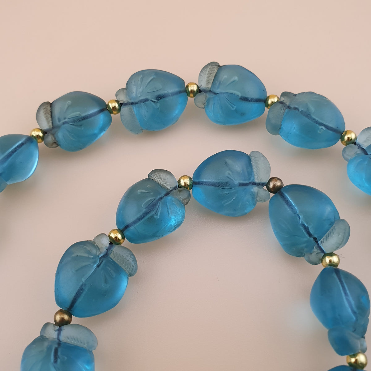 Collier vintage perles de verre style africain forme pomme 22 pouces