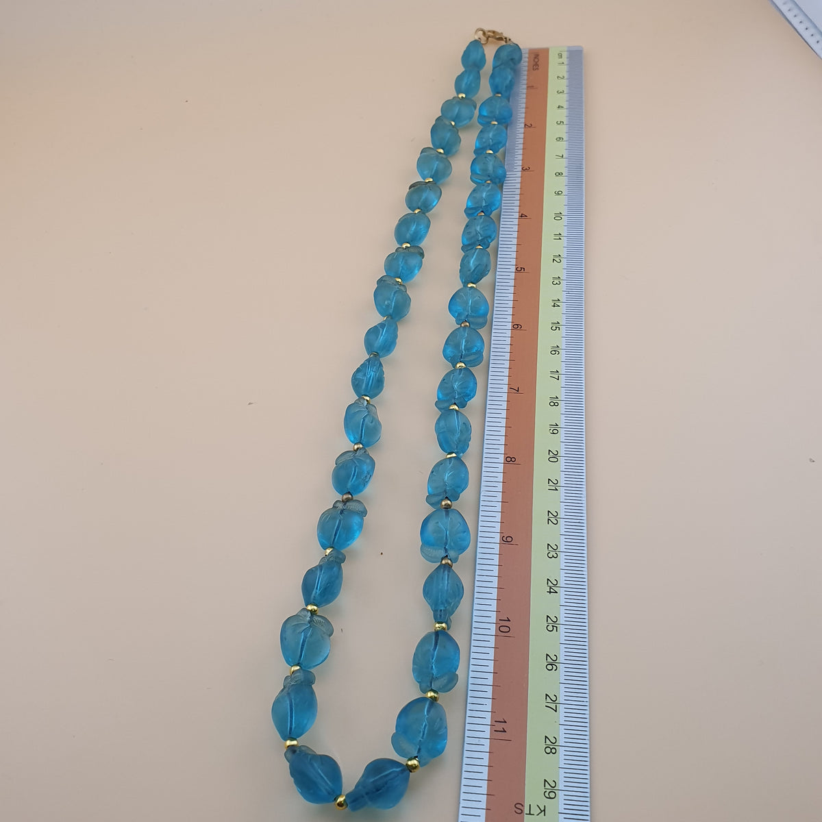 Collier vintage perles de verre style africain forme pomme 22 pouces