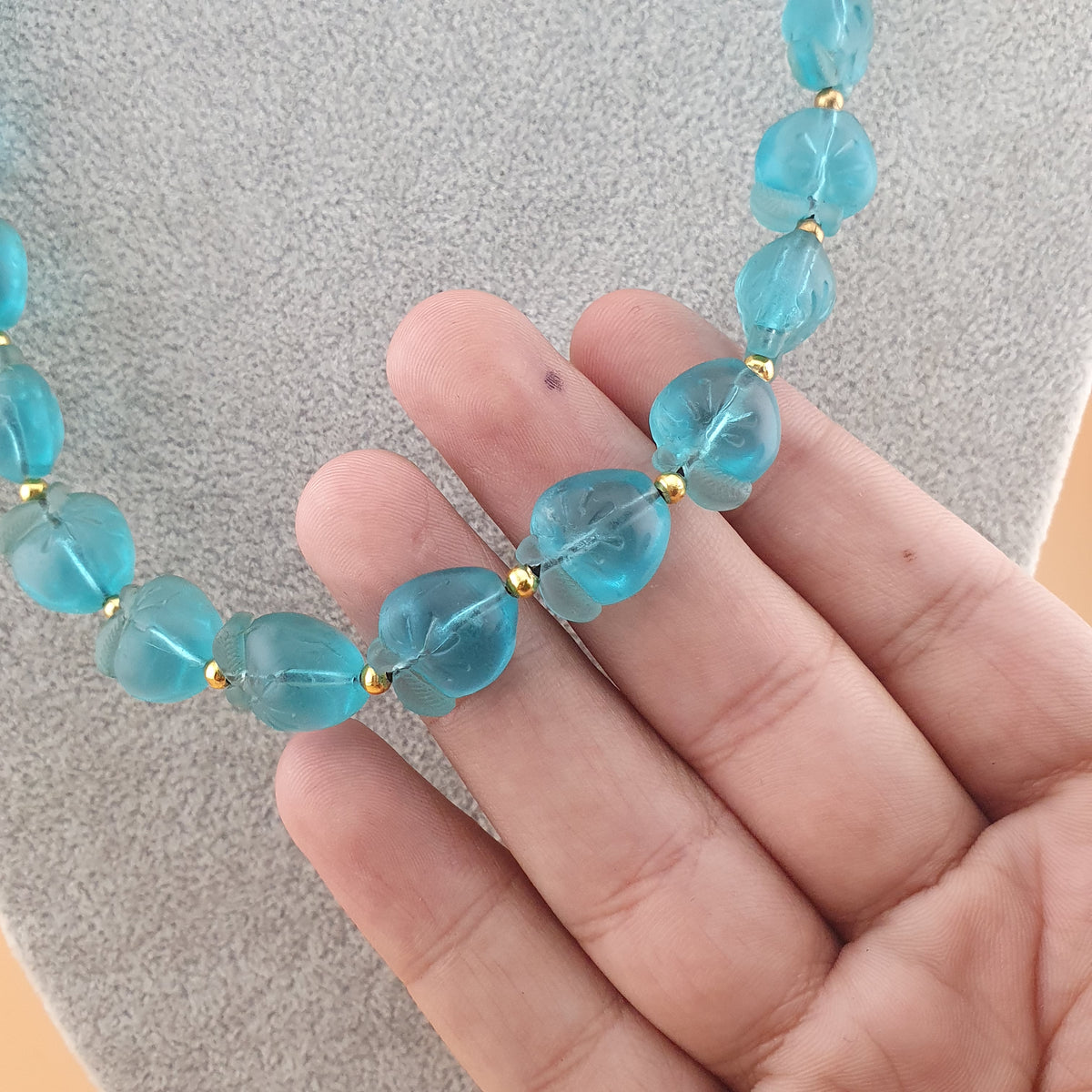 Collier vintage perles de verre style africain forme pomme 22 pouces
