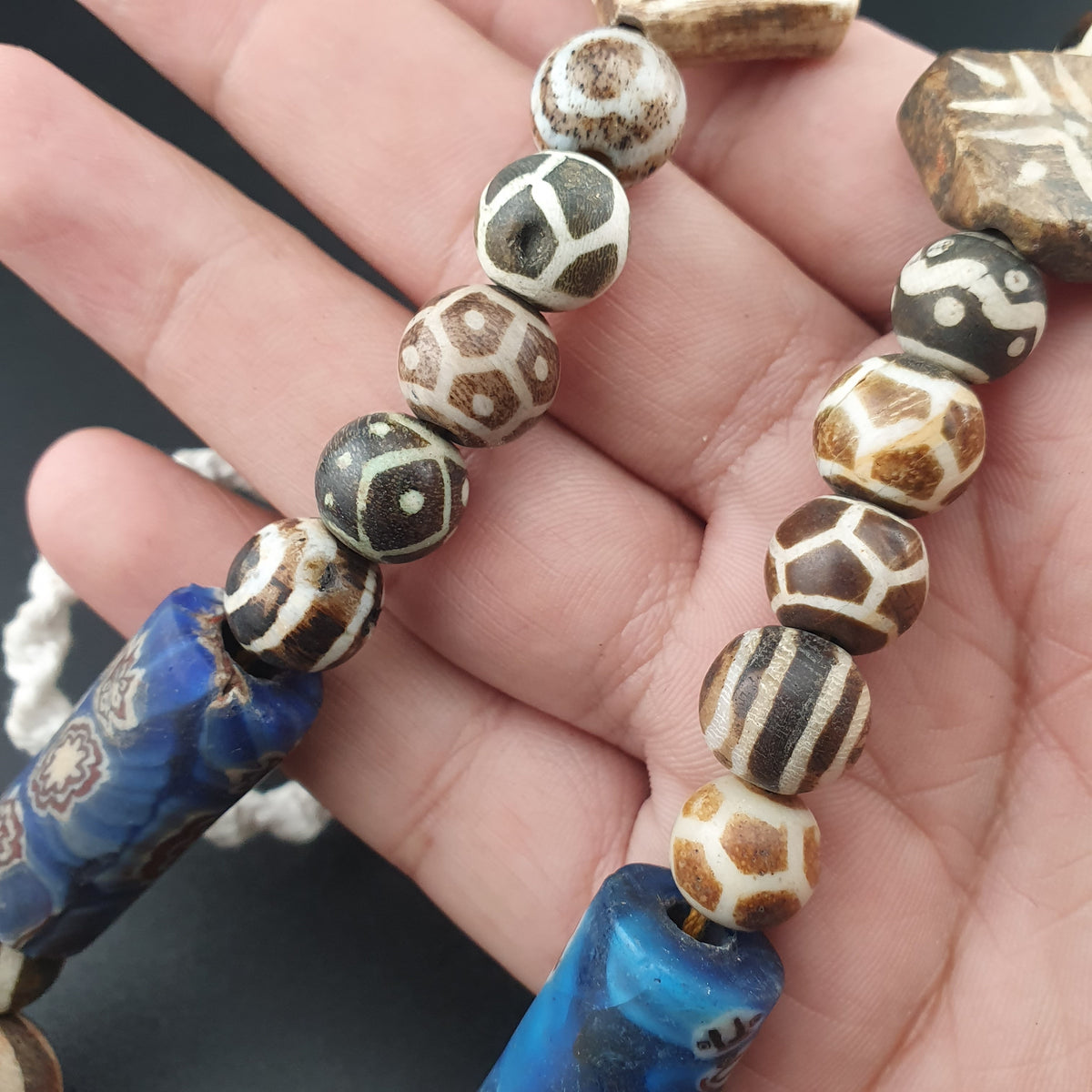 Mélange vintage perles asiatiques africaines PumtekPyu et verre 20 pouces