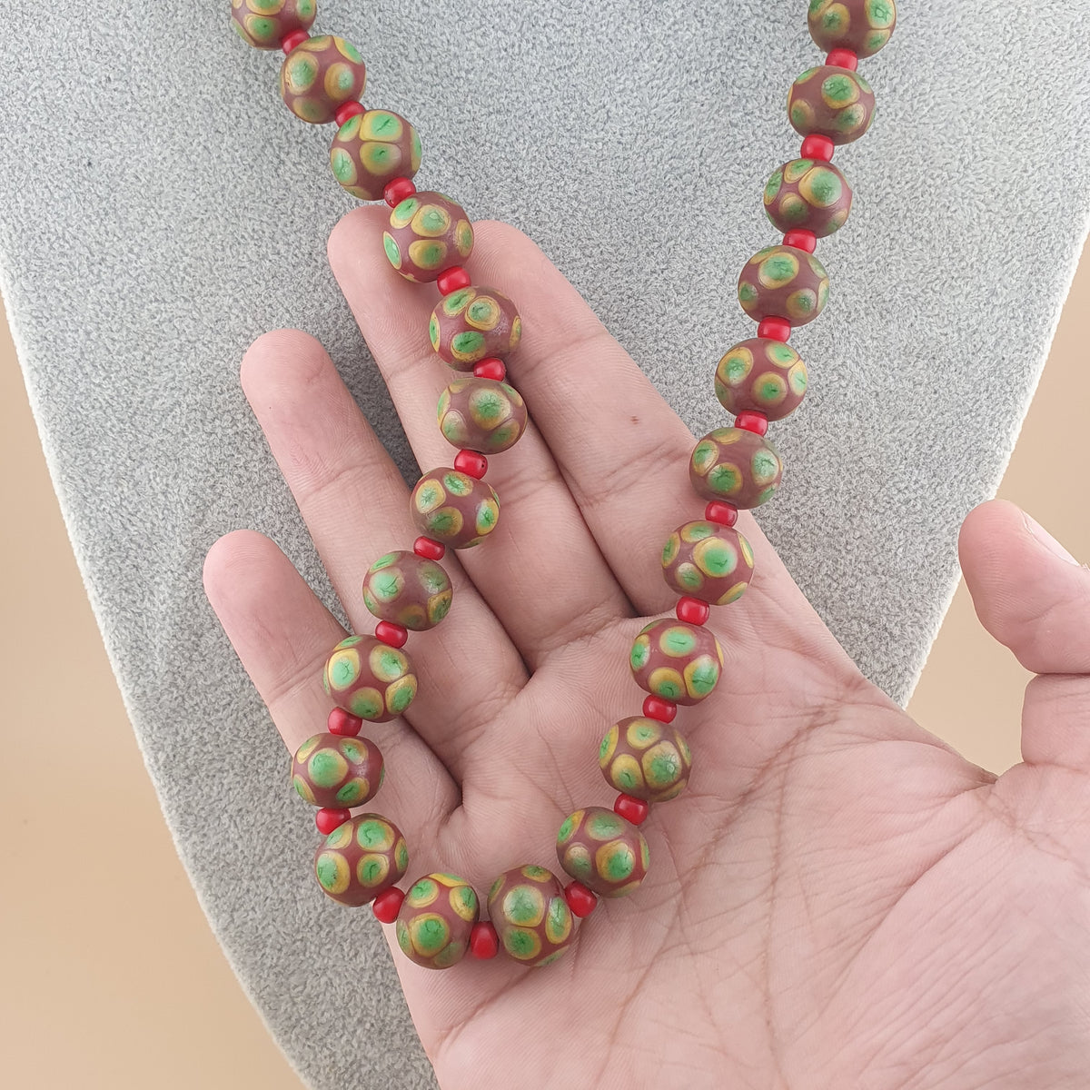 Collier de perles de verre « Thousand Eyes » et « Venetian WhiteHeart » style vénitien vintage, 24 pouces