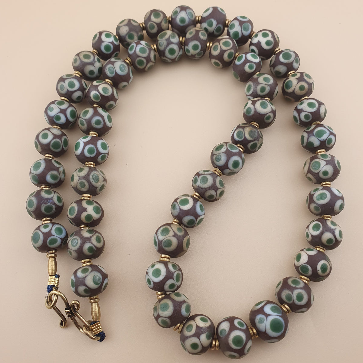 Collier de perles de verre style vénitien Mille Yeux vintage de 61 cm