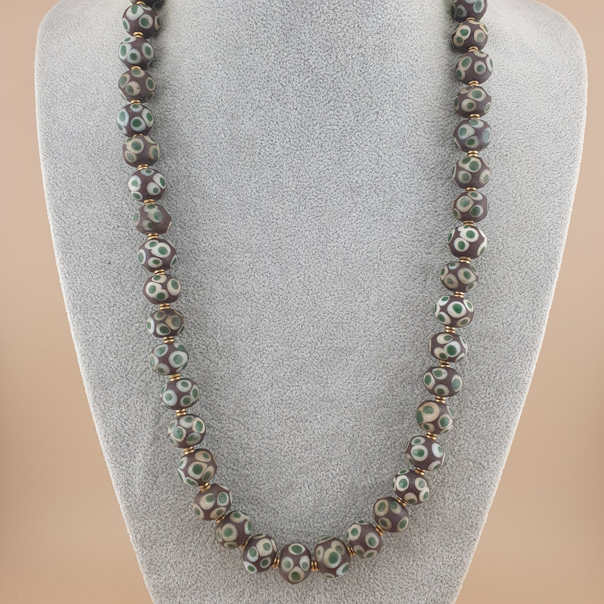 Collier de perles de verre style vénitien Mille Yeux vintage de 61 cm