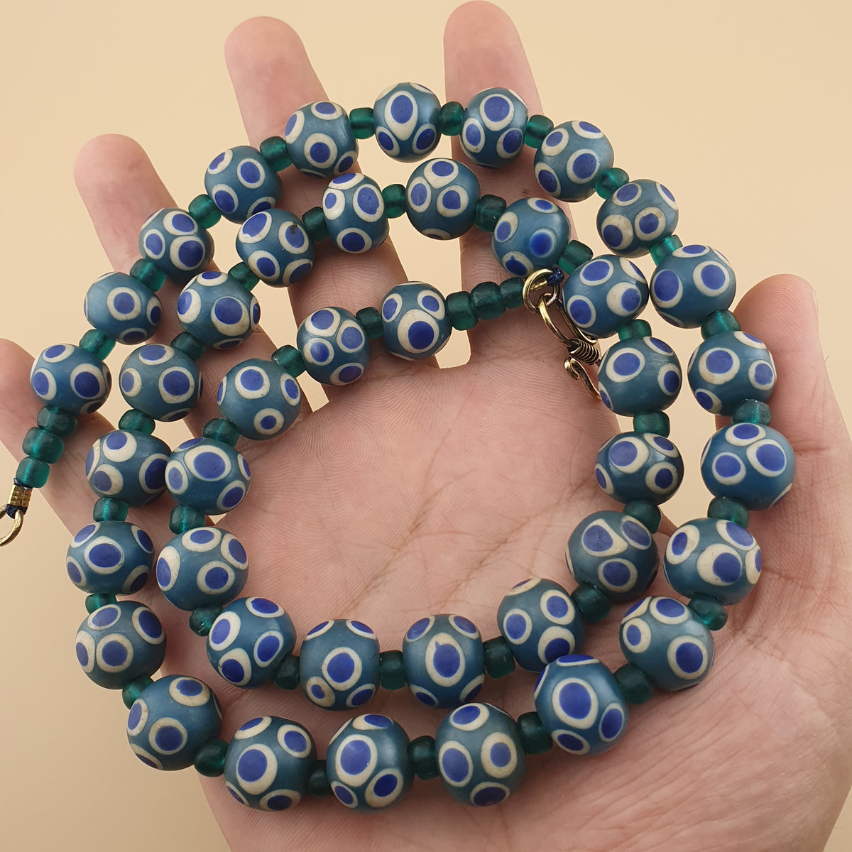 Perles en verre bleu "mille yeux" de style vénitien vintage, 24 pouces