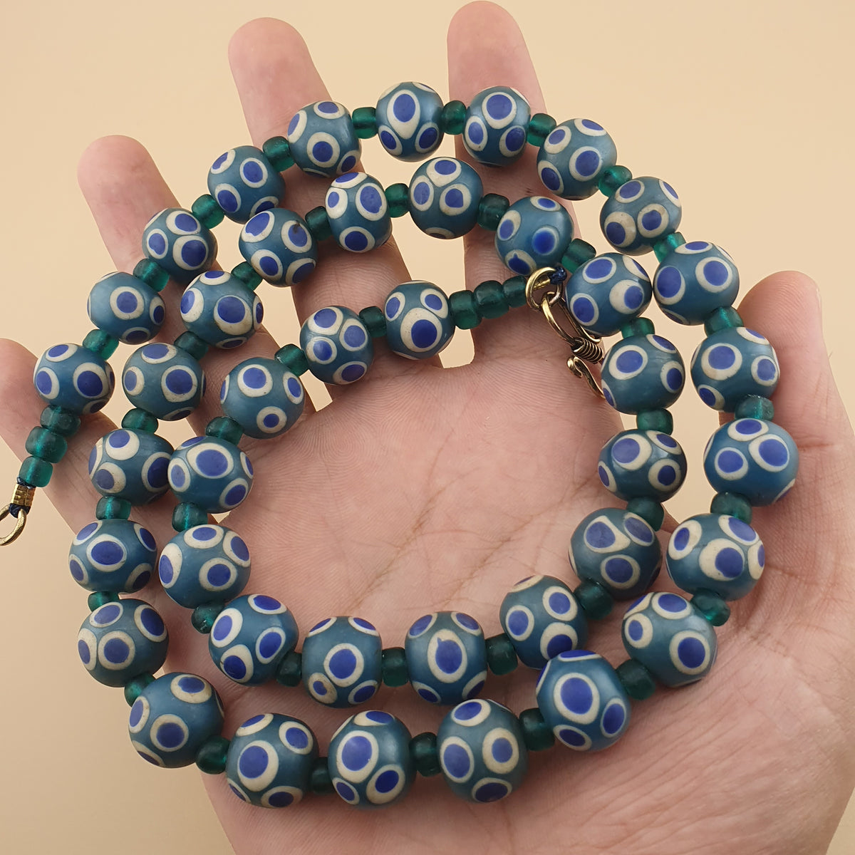 Perles en verre bleu "mille yeux" de style vénitien vintage, 24 pouces