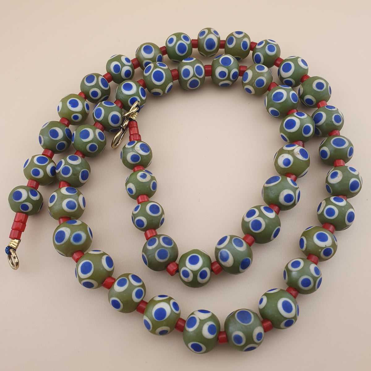 Collier 24 pouces en verre vénitien mille yeux style vintage, vert feuille, yeux bleus