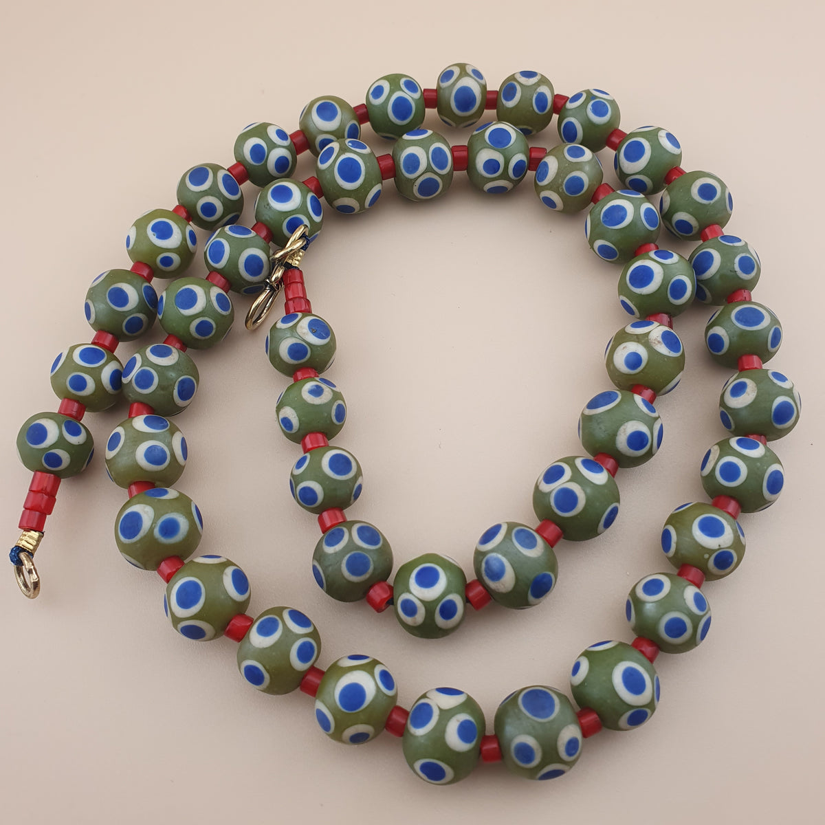 Collier 24 pouces en verre vénitien mille yeux style vintage, vert feuille, yeux bleus