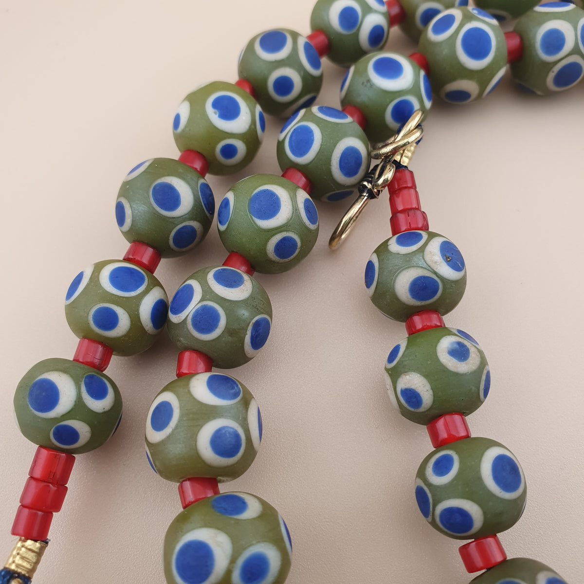 Collier 24 pouces en verre vénitien mille yeux style vintage, vert feuille, yeux bleus