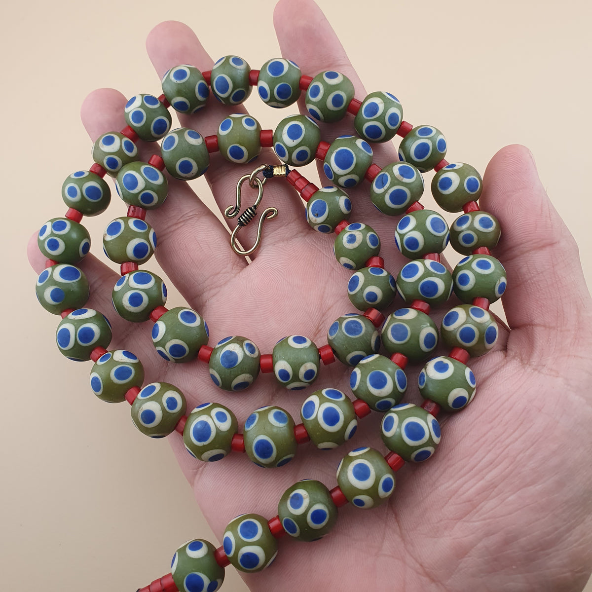 Collier 24 pouces en verre vénitien mille yeux style vintage, vert feuille, yeux bleus