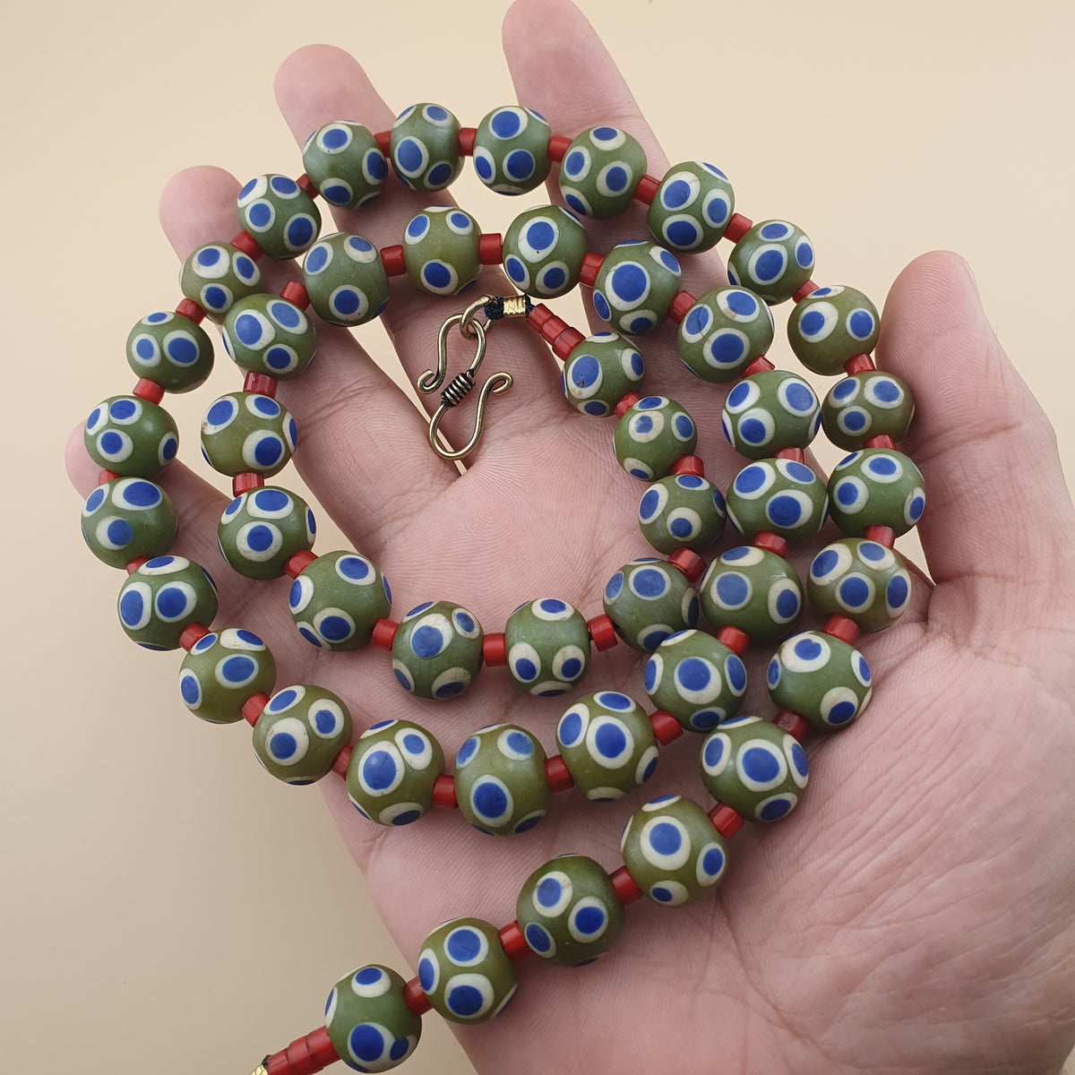 Collier 24 pouces en verre vénitien mille yeux style vintage, vert feuille, yeux bleus