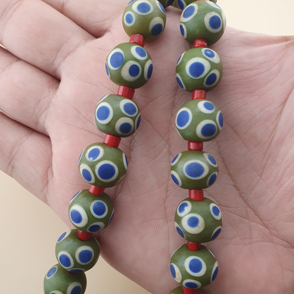 Collier 24 pouces en verre vénitien mille yeux style vintage, vert feuille, yeux bleus