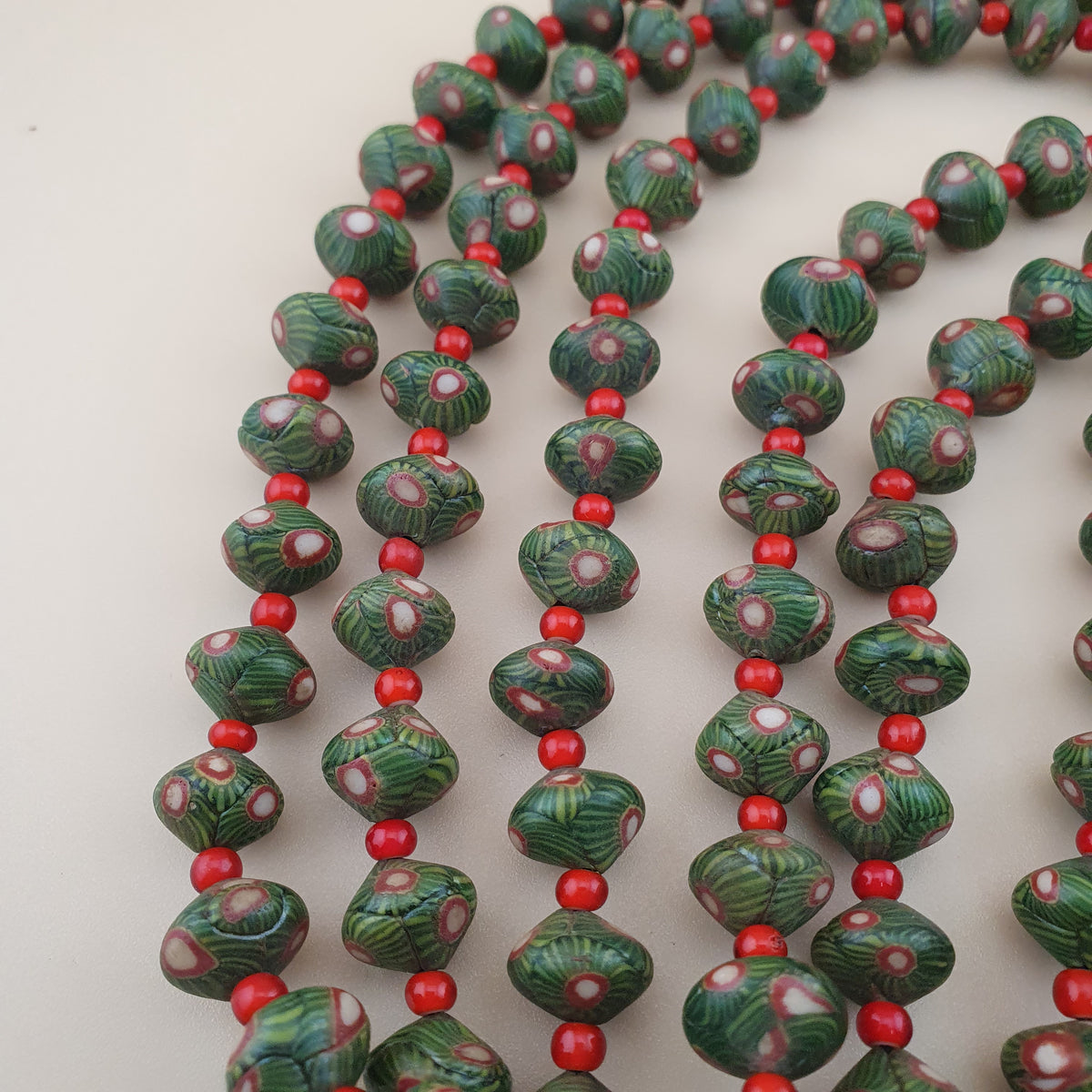 Collier de perles en verre Vintage Gabri Style Eyes & WhiteHeart de Venise de 22 pouces