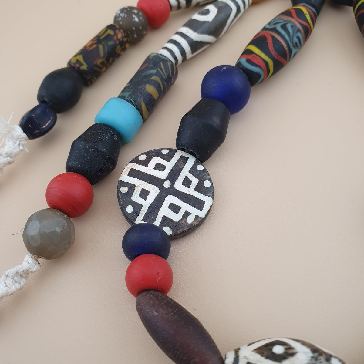 Collier vintage de perles asiatiques, africaines, Pumtek, Pyu et en verre
