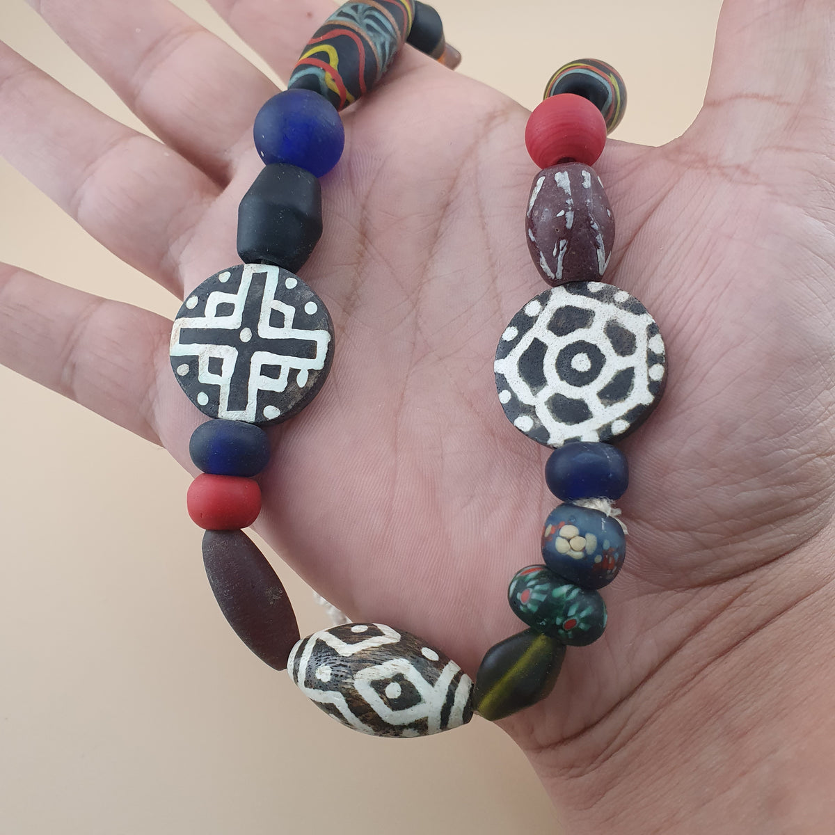 Collier vintage de perles asiatiques, africaines, Pumtek, Pyu et en verre
