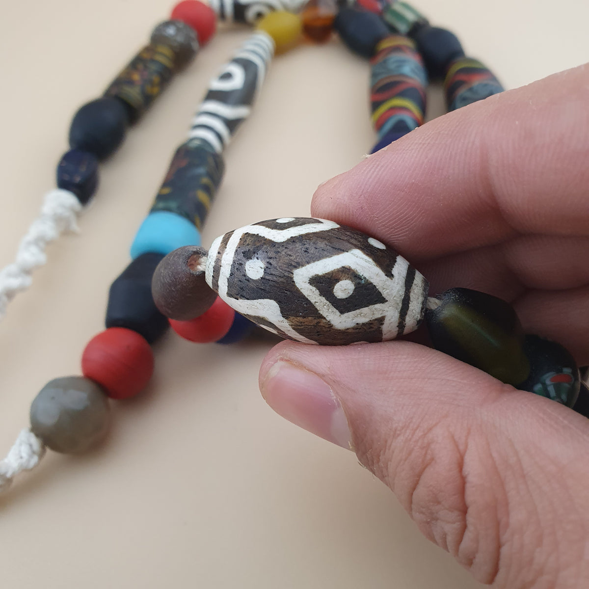 Collier vintage de perles asiatiques, africaines, Pumtek, Pyu et en verre