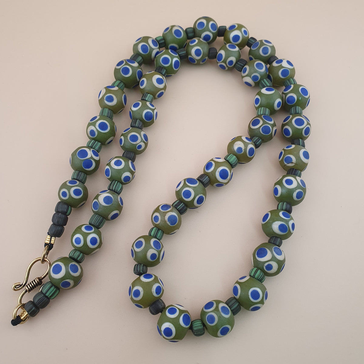 Collier en perles de verre millefiori vénitien vintage
