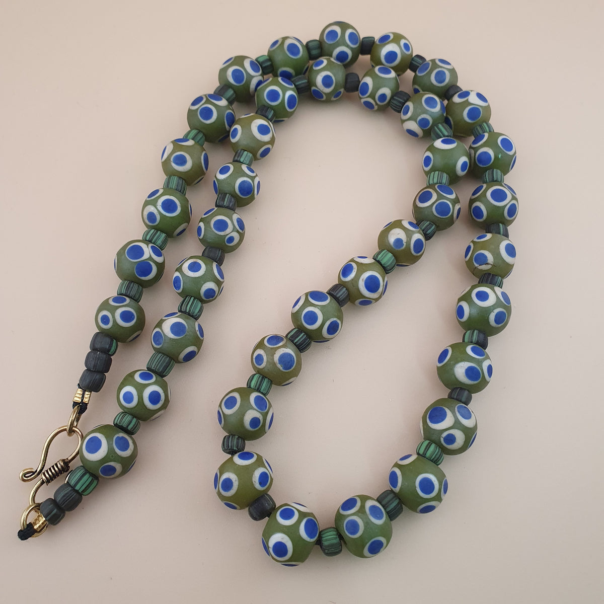 Collier en perles de verre millefiori vénitien vintage