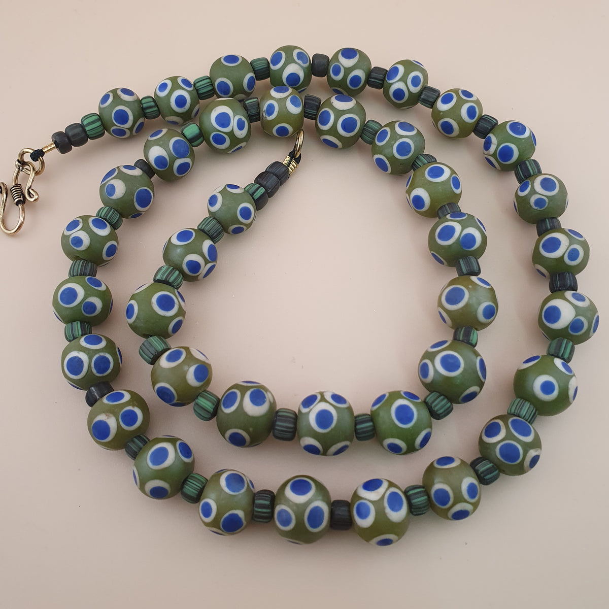 Collier en perles de verre millefiori vénitien vintage