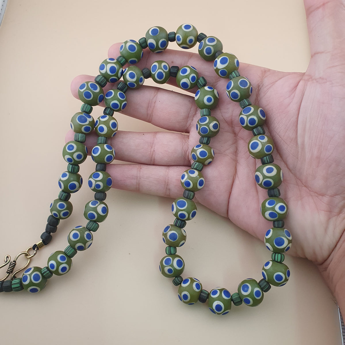 Collier en perles de verre millefiori vénitien vintage